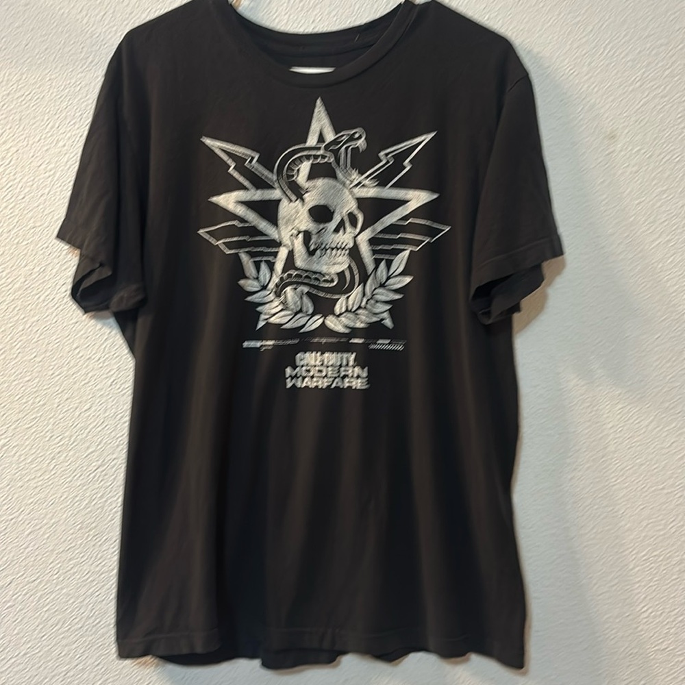 Call of Duty Modern Warfare short sleeve shirt size large